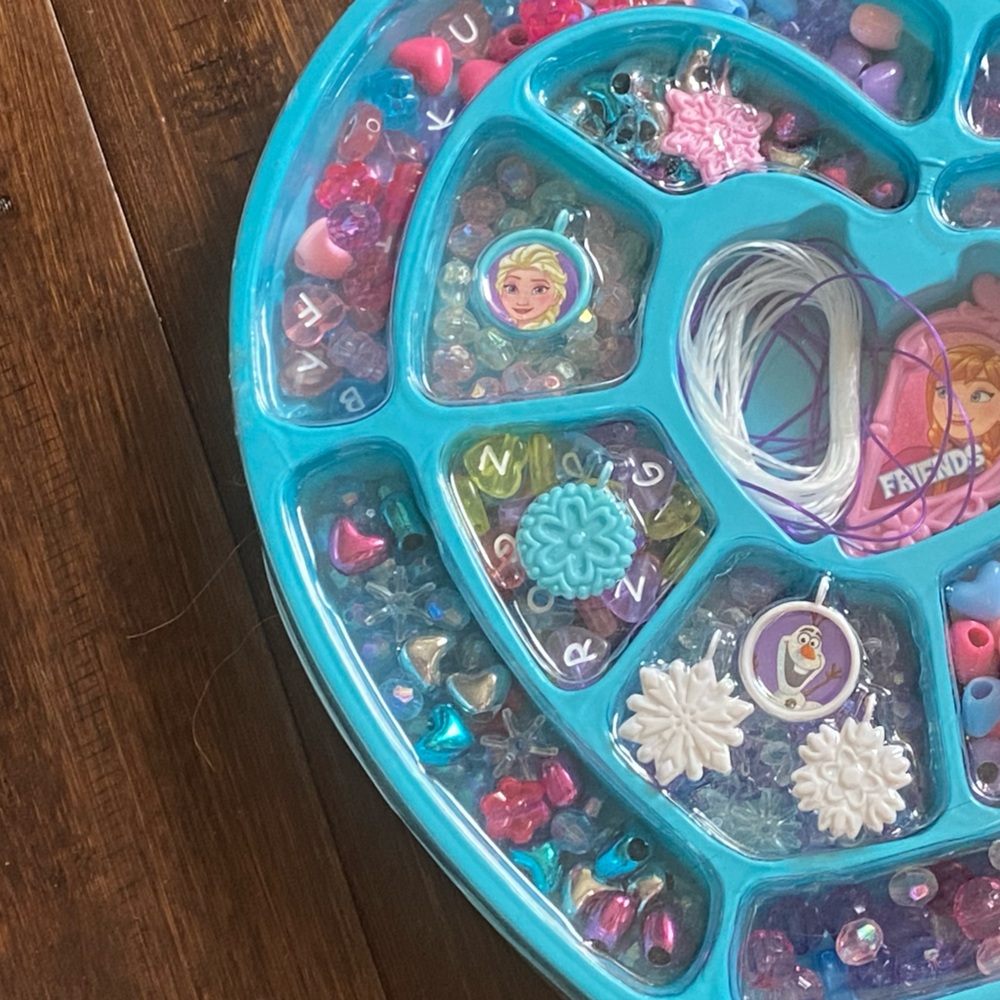 Disney Frozen Forever Friends Best Friends Jewelry Activity kit - Picture 7 of 9